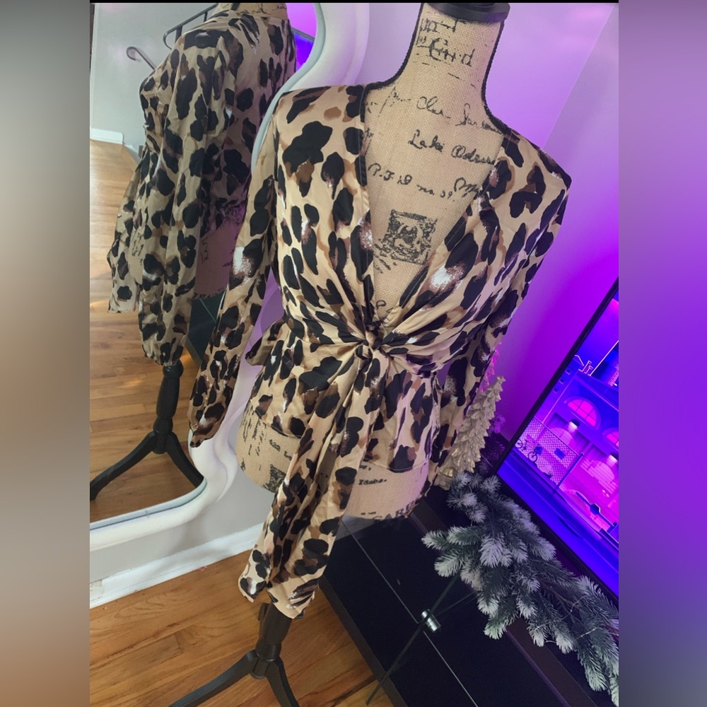 EUC Leopard Print Tie-Front Blouse - Picture 2 of 4